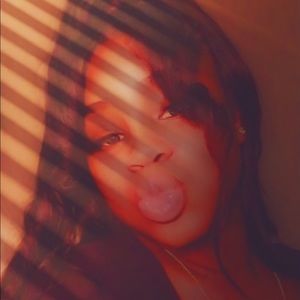 Meet your Posher, Davia